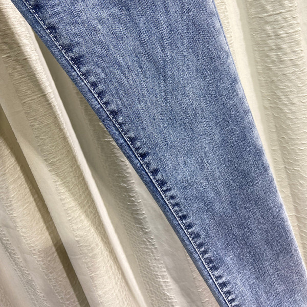 Moodsad sinise lihtsa mudeliga naiste teksad