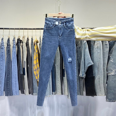 Praegused rebenenud motiiviga naiste teksad