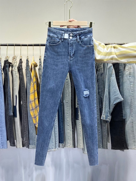 Praegused rebenenud motiiviga naiste teksad