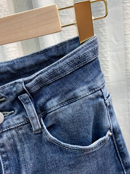 Praegused rebenenud motiiviga naiste teksad