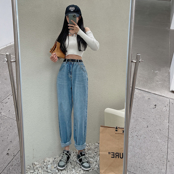 Κομψά γυναικεία τζιν - φαρδιά μοντέλο με τσέπες