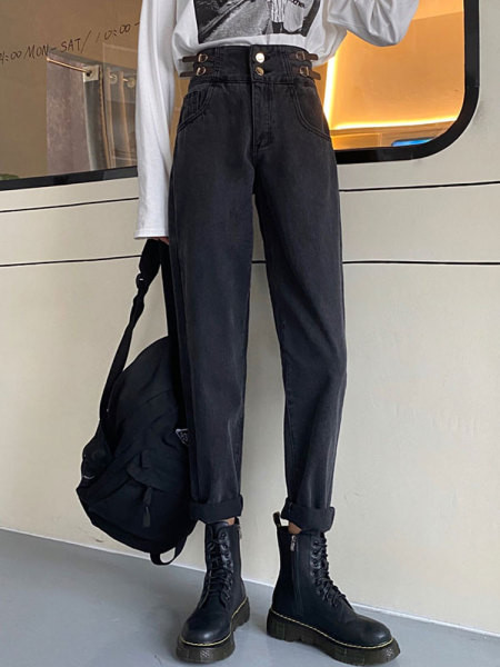 Naiste vabaaja teksad, mille vöökohal on pannal