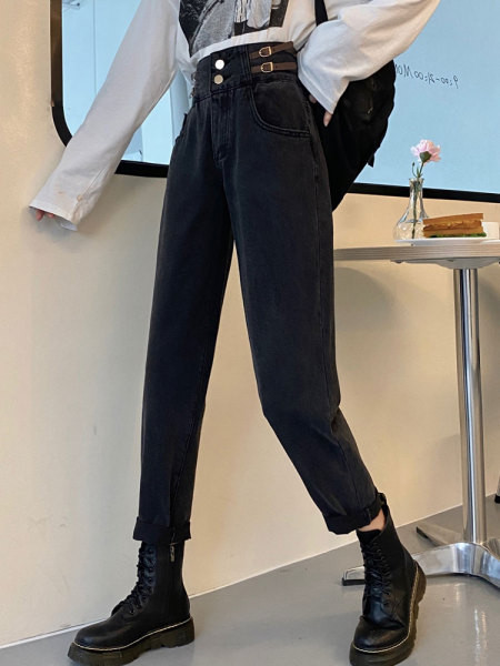 Naiste vabaaja teksad, mille vöökohal on pannal