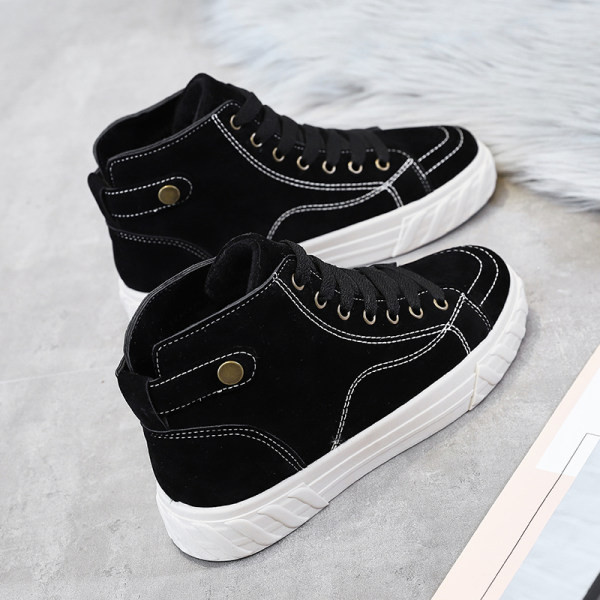 Paelte ja lameda tallaga vabaaja tossud - kolmes värvitoonis