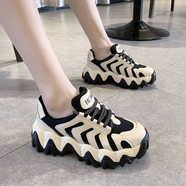 Νέο μοντέλο γυναικεία αθλητικά παπούτσια με τραχιά σόλα και κορδόνια