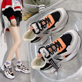 Naiste vabaaja tossud võrgu ja pealdistega