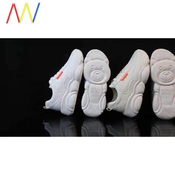 Moodsad kareda tallaga naiste tossud