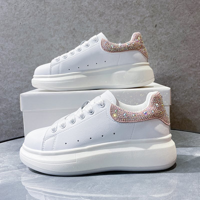 Naiste tossud kividega ökonahast