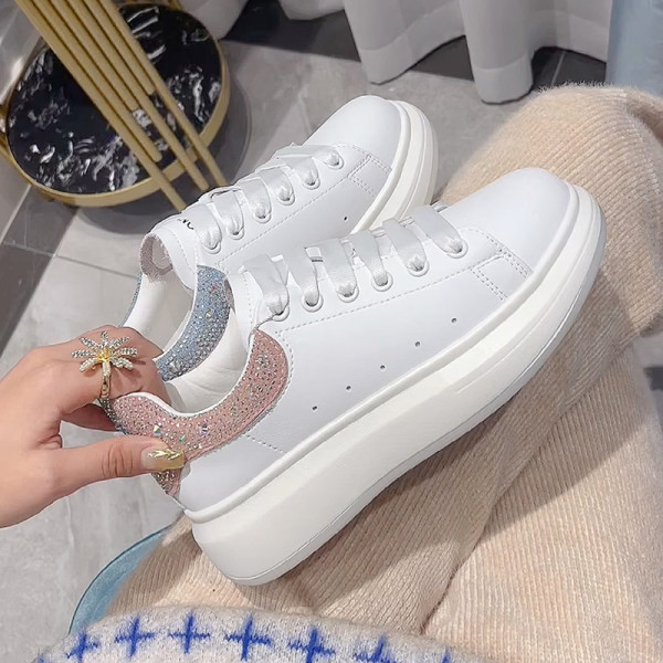 Naiste tossud kividega ökonahast