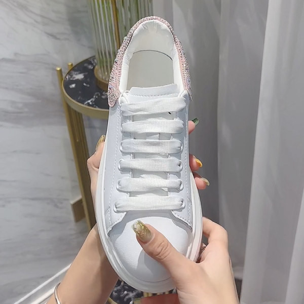 Naiste tossud kividega ökonahast