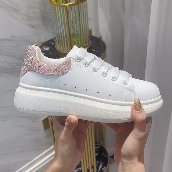 Naiste tossud kividega ökonahast