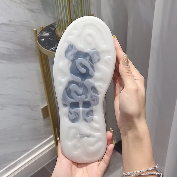 Naiste tossud kividega ökonahast