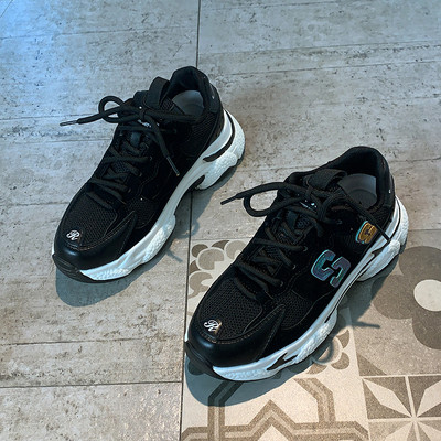 Värvilised lameda tallaga naiste spordi- ja vabaaja tossud