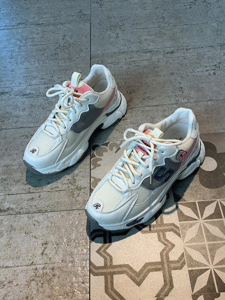 Värvilised lameda tallaga naiste spordi- ja vabaaja tossud