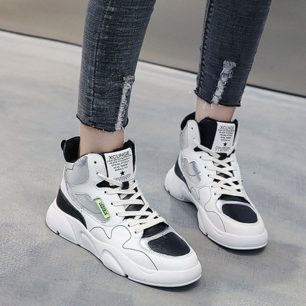 Μοντέρνα γυναικεία αθλητικά παπούτσια με κορδόνια και επίπεδη σόλα