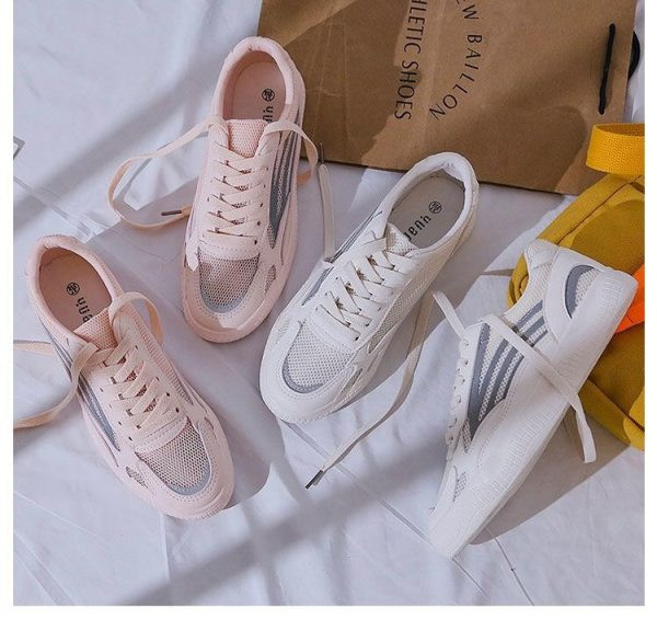 Γυναικεία αθλητικά παπούτσια με επίπεδη σόλα και κορδόνια κατάλληλα για το καλοκαίρι