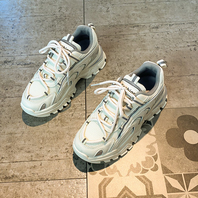 Kareda tallaga naiste vabaaja tossud