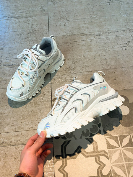 Kareda tallaga naiste vabaaja tossud