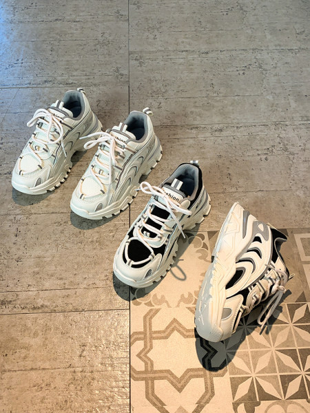 Kareda tallaga naiste vabaaja tossud