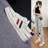 Νέο μοντέλο γυναικεία αθλητικά παπούτσια με επίπεδη σόλα σε λευκό χρώμα