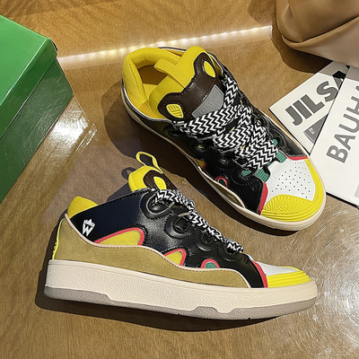 Värviliste lipsudega ja lameda tallaga naiste tossud