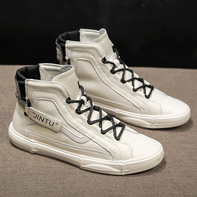 Νέο μοντέλο ψηλά αθλητικά παπούτσια με επίπεδη σόλα σε λευκό χρώμα