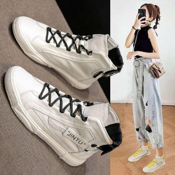 Νέο μοντέλο ψηλά αθλητικά παπούτσια με επίπεδη σόλα σε λευκό χρώμα