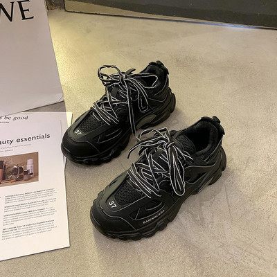 Αναπνεύσιμα γυναικεία αθλητικά παπούτσια με τραχιά σόλα και πλέγμα