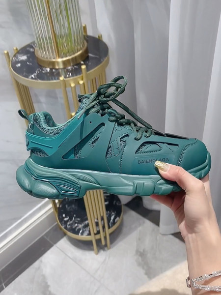 Αναπνεύσιμα γυναικεία αθλητικά παπούτσια με τραχιά σόλα και πλέγμα