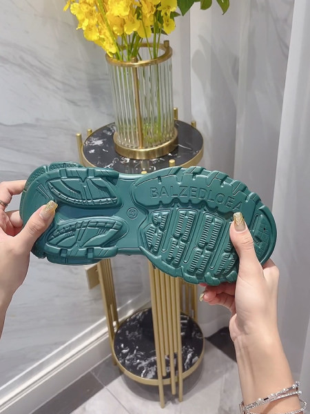 Αναπνεύσιμα γυναικεία αθλητικά παπούτσια με τραχιά σόλα και πλέγμα