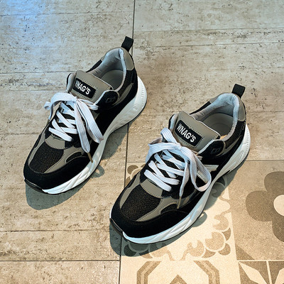 Γυναικεία αθλητικά παπούτσια με κορδόνια και επίπεδη σόλα