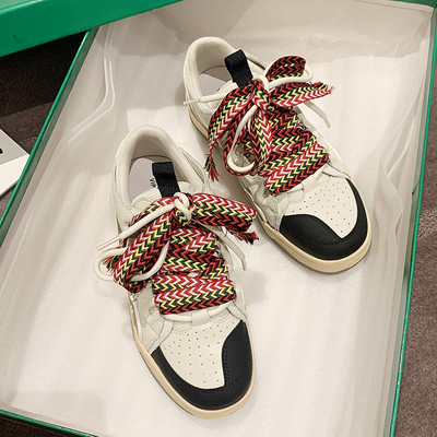 Naiste värviliste lipsudega tossud