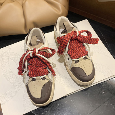 Naiste värviliste lipsudega tossud