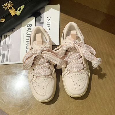 Naiste värviliste lipsudega tossud