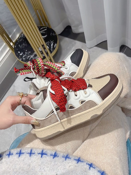 Naiste värviliste lipsudega tossud