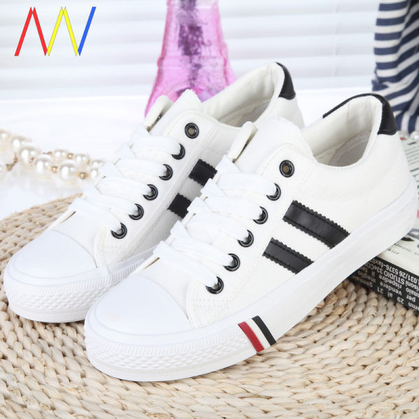 Casual πάνινα παπούτσια με κορδόνια και λαστιχένια σόλα