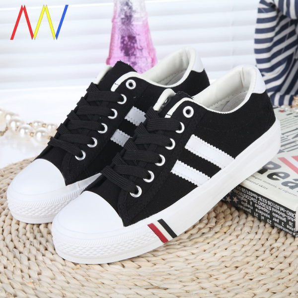 Casual πάνινα παπούτσια με κορδόνια και λαστιχένια σόλα