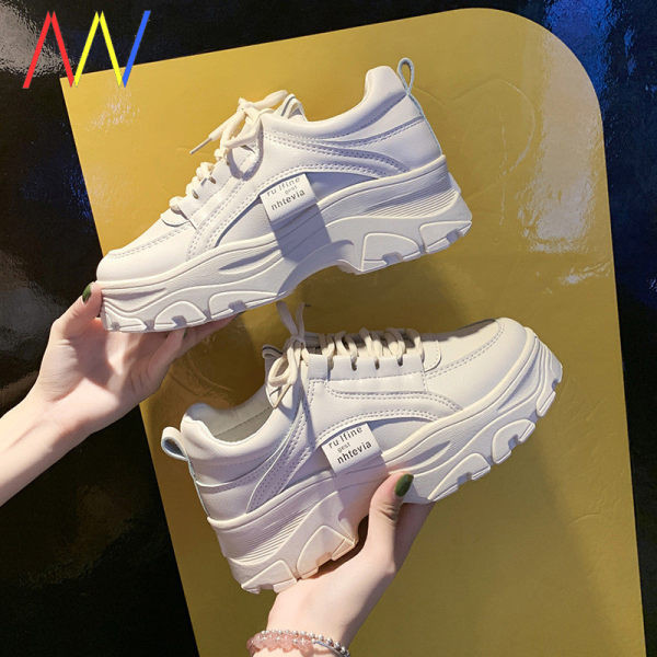 Moodsad krobelise tallaga tossud