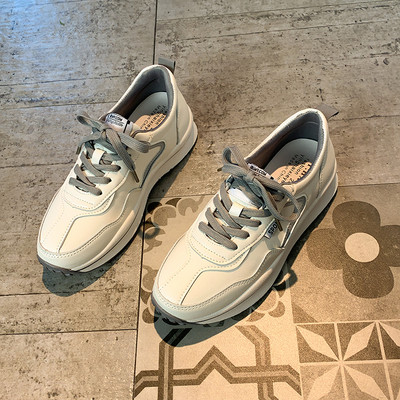 Γυναικεία αθλητικά παπούτσια με επίπεδη σόλα