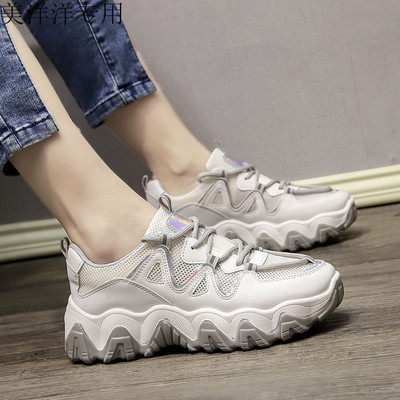 Casual γυναικεία αθλητικά παπούτσια με τραχιά σόλα και κέντημα μαργαρίτας