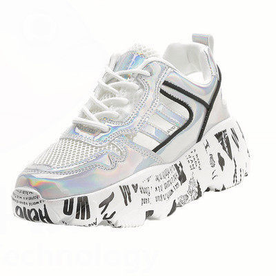 Νέο μοντέλο γυναικεία αθλητικά παπούτια με τραχιά σόλα σε λευκό και γκρι χρώμα