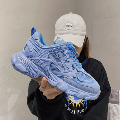 Võrgusilma ja kareda tallaga naiste tossud