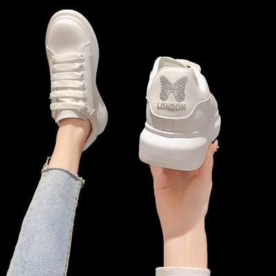 Casual γυναικεία αθλητικά παπούτσια σε λευκό χρώμα με κέντημα