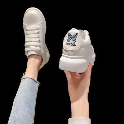 Casual γυναικεία αθλητικά παπούτσια σε λευκό χρώμα με κέντημα