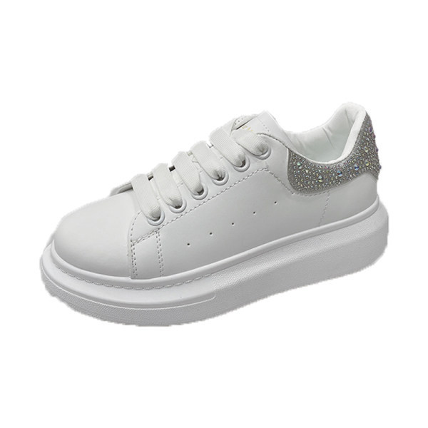 Casual γυναικεία αθλητικά παπούτσια σε λευκό χρώμα με κέντημα
