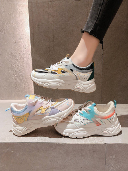 Γυναικεία χρωματιστά πάνινα παπούτσια σε τρία χρώματα με κορδόνια