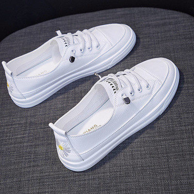 Μοντέρνα γυναικεία αθλητικά παπούτσια με επίπεδη σόλα - δύο μοντέλα