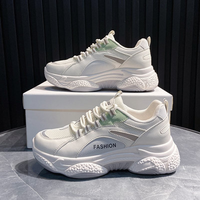 Νέο μοντέλο γυναικεία αθλητικά παπούτσια με έμβλημα