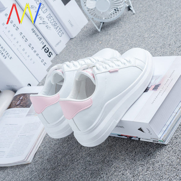 Naiste tossud ökonahast tavalisest mudelist