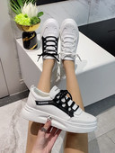 Γυναικεία αθλητικά παπούτσια από οικολογικό δέρμα με κορδόνια και επιγραφές